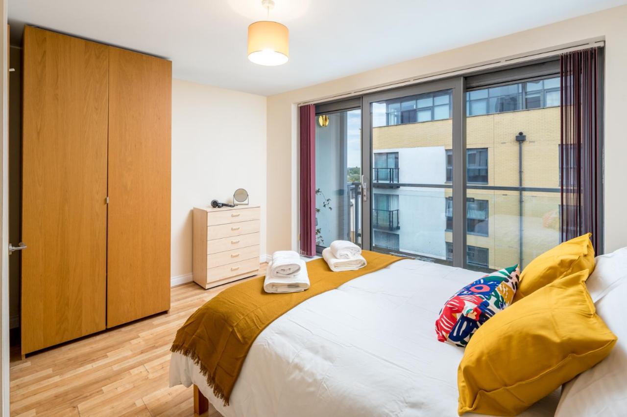 Central Watford Stylish 2 Bedroom Serviced Apartment With Free Parking Eksteriør billede