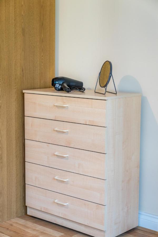 Central Watford Stylish 2 Bedroom Serviced Apartment With Free Parking Eksteriør billede